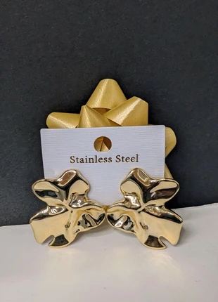 Orecchini modello Zara in acciaio, brand: INOX, condizioni: Nuovo con cartellino, €1.50, €2.28 include la Protezione acquisti Pro