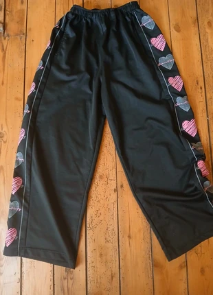 Pantalon à cœurs, marca: Shein, estado: Muito bom, tamanho: M, €2.50, €3.33 inclui Proteção do Comprador