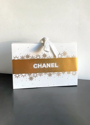 Grande pochette cadeau triangulaire - CHANEL, brand: Chanel, condition: New without tags, €15.00, €16.45 includes Buyer Protection