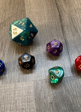 Lot de dés polyédriques, staat: Als nieuw, € 10,00, € 11,20 inclusief Kopersbescherming