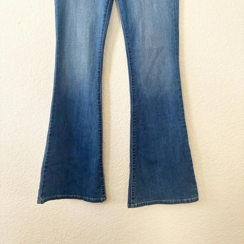 Refuge Flare Jeans 33” Inseam Size 8 4