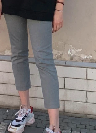 UNIQLO straight trousers grey size M 7/8 length, marke: Uniqlo, zustand: Sehr gut, größe: M / 38 / 10, 20,00 €, 21,70 € inklusive Vinted-Käuferschutz