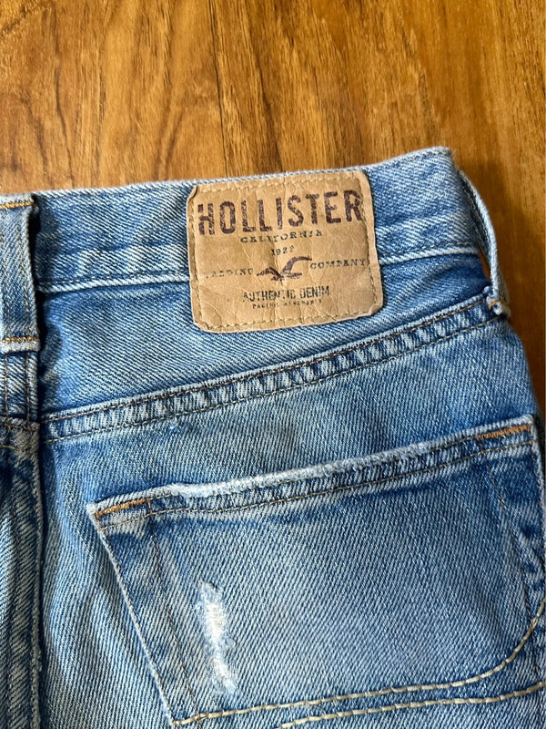 Low waisted Hollister jeans 3