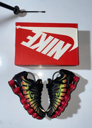 Nike Shox Taille 42 + boîte d’origine et lacets changés, marca: Nike, estado: Muito bom, tamanho: 42, €62.00, €65.80 inclui Proteção do Comprador Pro