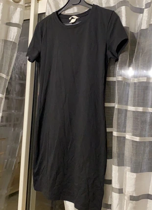 Robe tee-shirts noir H&M taille M, brand: H&M, condizioni: Ottime, taglia: M / IT 42 / EU 38, €4.00, €4.90 include la Protezione acquisti
