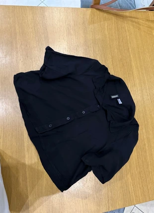 Camicia crop top -cropped, brand: H&M Divided, condizioni: Ottime, taglia: XS / IT 38 / EU 34, €3.00, €3.85 include la Protezione acquisti