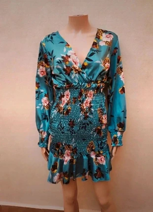 Vestido raso estampado flores, marca: Boutique Parisienne, estado: Muito bom, tamanho: S / 36 / 8, €10.00, €11.20 inclui Proteção do Comprador
