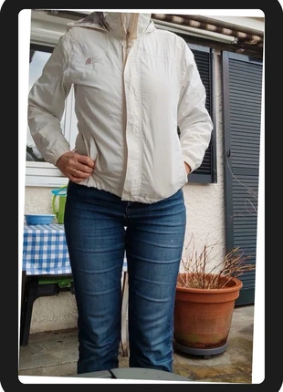 Joli Coupe vent imperméable The North Face HyVent blanc taille M/L womens, marque: The North Face, état: Bon état, taille: L / 40 / 12, 50,00 €, 53,20 € Protection acheteurs incluse