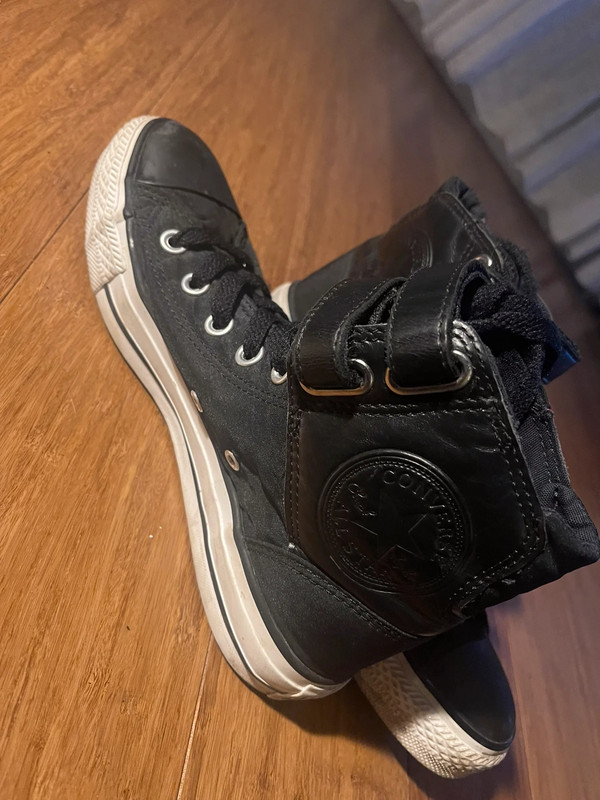 Black leather sale converse size 2