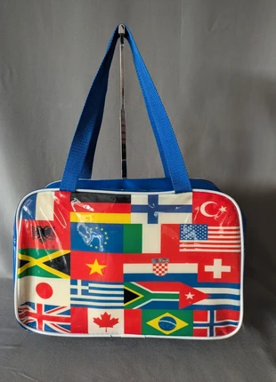 Sac glacière souple multicolore à drapeaux format pratique, état: Bon état, 12,00 €, 13,30 € Protection acheteurs incluse