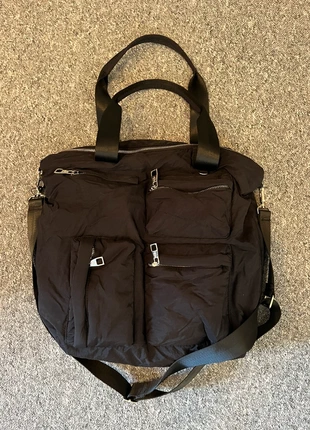 Multi-pocket shoulder bag, merk: Stradivarius, staat: Nieuw zonder prijskaartje, € 8,00, € 9,10 inclusief Kopersbescherming