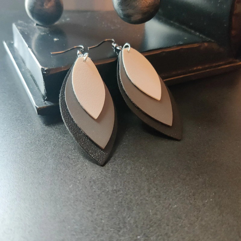 Petal leatherette earrings 1