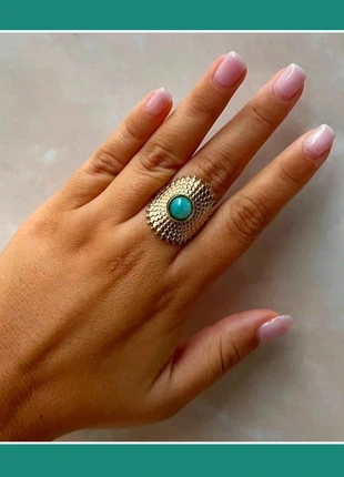 Anillo dorado ajustable piedra verde, merk: tresdeldoce, staat: Nieuw met prijskaartje, maat: Aanpasbaar, € 8,00, € 9,10 inclusief Kopersbescherming