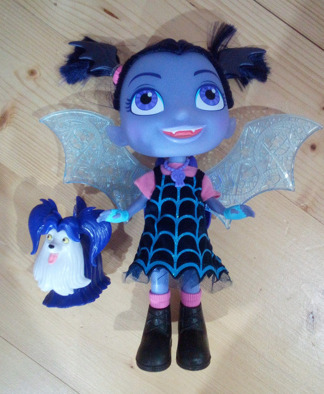 Vampirina Bat-Poupée 24 Cm Avec Ailes Lumineuses Et Sons Disney