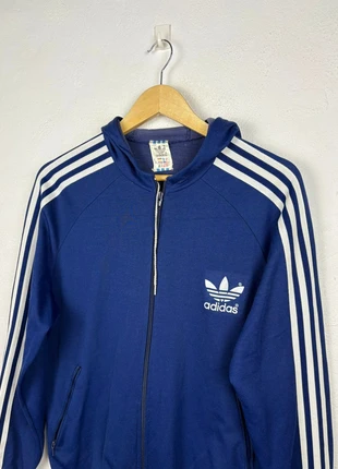Blue Adidas Jacket | Size: M, marca: adidas, estado: Muito bom, tamanho: M, €30.00, €32.20 inclui Proteção do Comprador