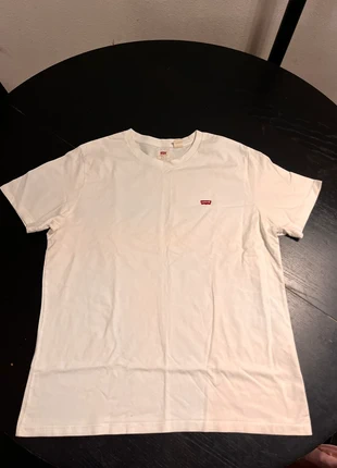 Teeshirt Lévis blanc, brand: Levi's, condition: Very good, size: L, €8.00, €9.10 includes Buyer Protection