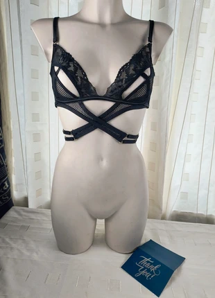 Private Collection by Hunkemöller bralette noire M dentelle strappy, marca: Hunkemöller, estado: Nuevo con etiquetas, tamaño: M, 18,90 €, 20,55 € Protección al comprador Pro incluida