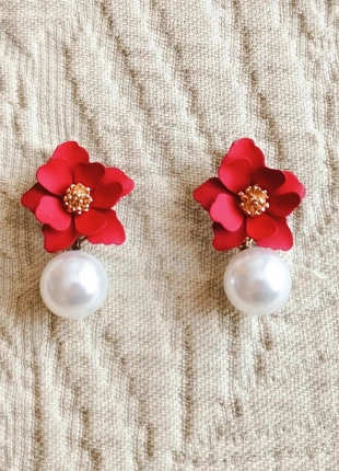 Boucles d'oreilles fleurs rouge Zara neuf old rich old monney quiet luxury mob wife, merk: Zara, staat: Nieuw zonder prijskaartje, € 3,85, € 4,74 inclusief Kopersbescherming