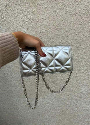 Pochette argentée mango, marque: Mango, état: Neuf sans étiquette, 5,00 €, 5,95 € Protection acheteurs incluse