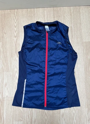 Hardloop vestje decathlon, merk: Decathlon, staat: Heel goed, € 5,00, € 5,95 inclusief Kopersbescherming