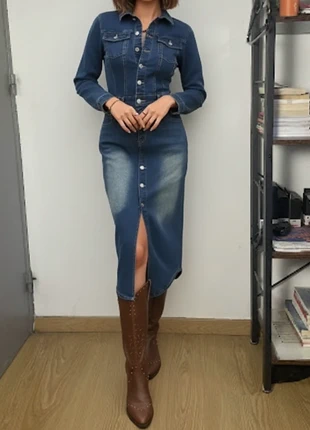 Robe en denim bleu vintage, boutonnée, fente devant – coupe midi (Taille M), brand: Atelier Rivage, condition: Very good, size: M / 38 / 10, €43.00, €45.85 includes Buyer Protection