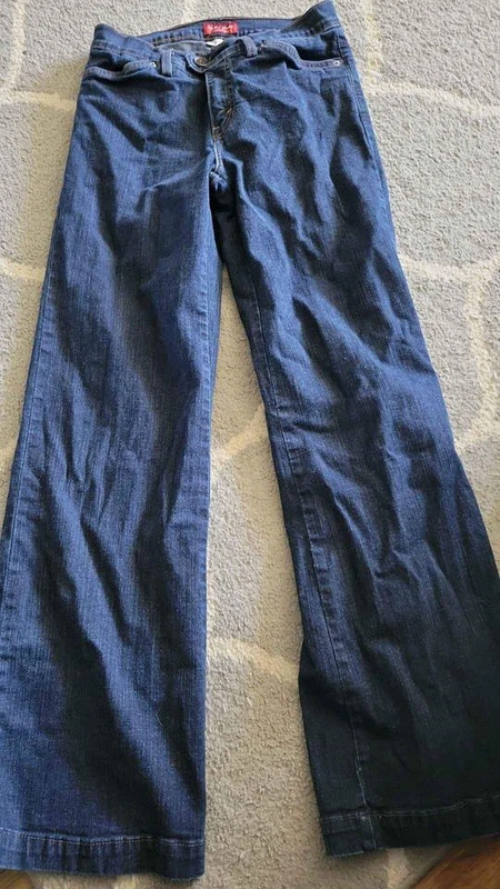 Womens Size 8 Levi's Jeans 1