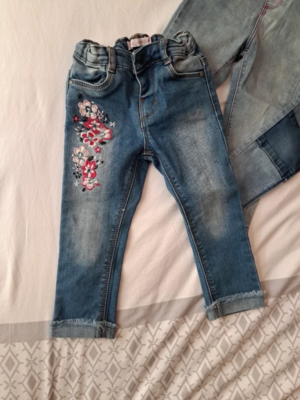 Lot jeans 24 mois - photo numéro 2