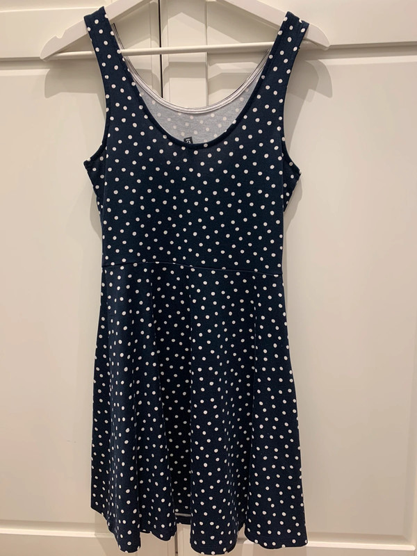 Gepunktetes Sommerkleid 3