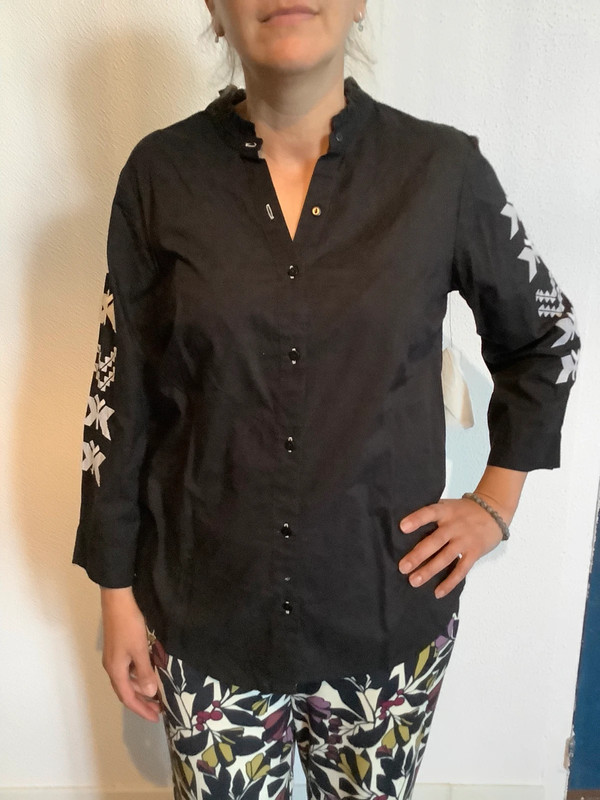 Chemise brodée unie noire taille 38 1