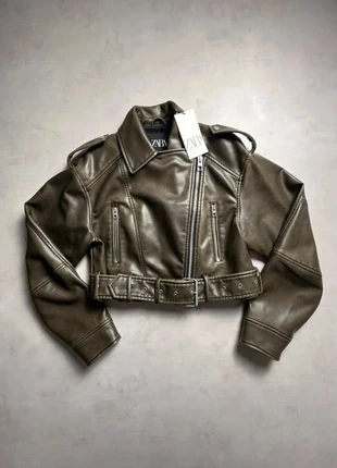 Blouson court ZARA effet cuir kaki - neuf avec étiquette - Femme - XS, marke: Zara, zustand: Neu, mit Etikett, größe: XS / 34 / 6, 50,00 €, 53,20 € inklusive Vinted-Käuferschutz