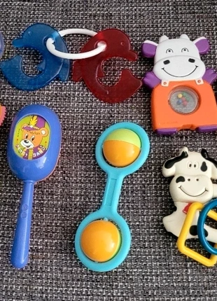 Lot de 8 hochets et jouets de dentition – 1er âge, brand: Fisher Price, condition: Very good, size: One size, €10.00, €11.20 includes Buyer Protection