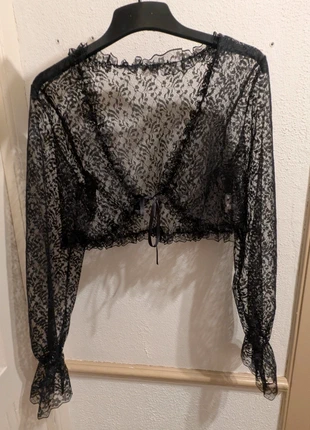 Boléro dentelle 36/38/40, staat: Heel goed, maat: M / 38 / 10, € 9,00, € 10,15 inclusief Kopersbescherming