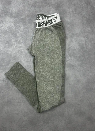 Legging Gymshark effet push-up kaki - taille s très bon état, marke: Gymshark, zustand: Sehr gut, größe: S / 36 / 8, 20,00 €, 21,70 € inklusive Vinted-Käuferschutz