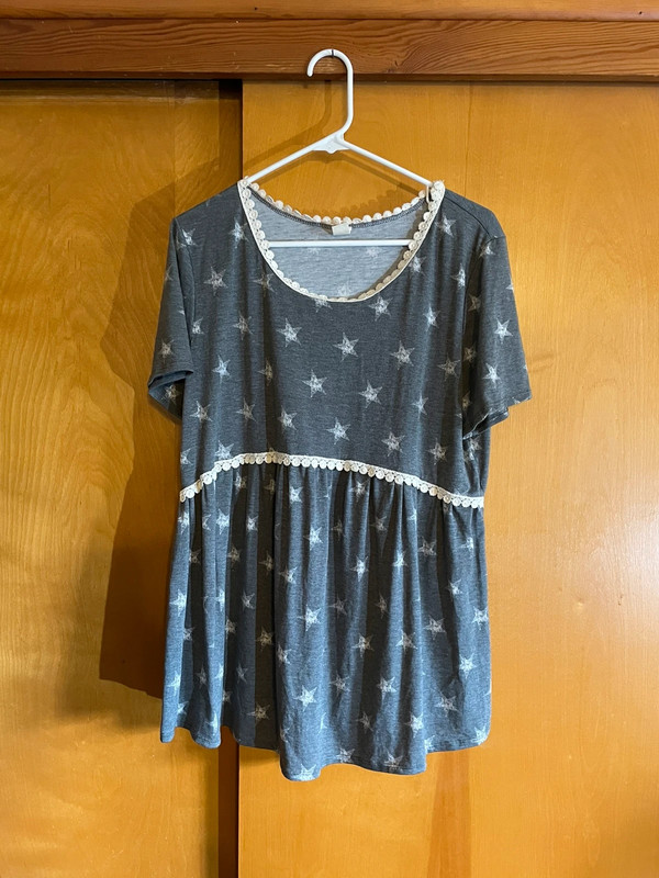 Soft gray top with stars 3