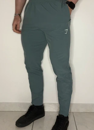 Gymshark Arrival Woven Joggers gris - Taille M, marque: Gymshark, état: Très bon état, taille: M, 25,00 €, 26,95 € Protection acheteurs (Pro) incluse