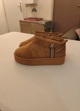 Bottines fourrées tout doux, merk: Pascal Morabito, staat: Nieuw zonder prijskaartje, maat: 40, € 15,00, € 16,45 inclusief Kopersbescherming