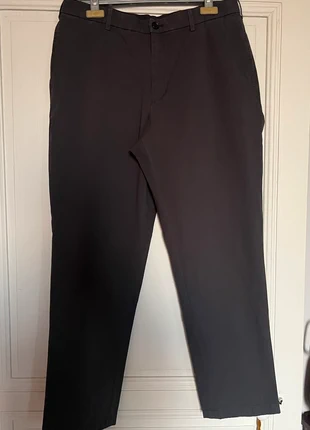 Pantalon Uniqlo smart 7/8 en coton gris foncé, brand: Uniqlo, condizioni: Ottime, taglia: L, €15.00, €16.45 include la Protezione acquisti