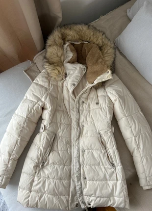 Doudoune blanche cintrée zara, marque: Zara, état: Très bon état, taille: S / 36 / 8, 30,00 €, 32,20 € Protection acheteurs incluse