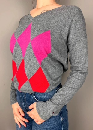 pull Tommy Hilfiger gris losanges roses rouges col V - taille M femme - coton nylon LTH 537, marque: Tommy Hilfiger, état: Très bon état, taille: M / 38 / 10, 20,00 €, 21,70 € Protection acheteurs (Pro) incluse