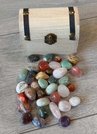 Houten Schatkist met Edelstenen – Mix van Trommelstenen, marque: Houten Schatkist met Edelstenen – Mix van Trommels, état: Neuf sans étiquette, taille: 6 ans / 116 cm, 7,49 €, 8,56 € Protection acheteurs incluse