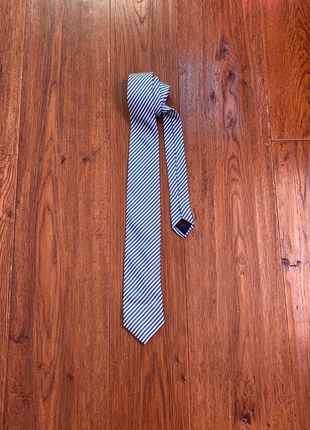 Bellissima cravatta Corneliani a righe bianche e blu, marke: Corneliani, zustand: Sehr gut, 9,00 €, 10,15 € inklusive Vinted-Käuferschutz