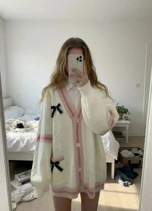 cardigan blanc et rose à noeuds noirs style preppy #135, marque: Campus Douceur, état: Très bon état, taille: M / 38 / 10, 49,99 €, 53,19 € Protection acheteurs incluse