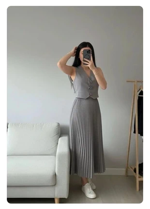 Ensemble deux pièces gris jupe longue et blazer court, marque: Glamour, état: Très bon état, taille: S / 36 / 8, 38,00 €, 40,60 € Protection acheteurs (Pro) incluse