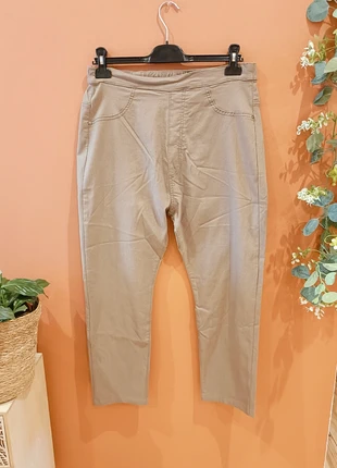 Pantalon taille 4, beige/taupe, marke: Kiabi, zustand: Sehr gut, größe: 5XL / 50 / 22, 5,00 €, 5,95 € inklusive Vinted-Käuferschutz