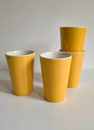 Set van 4 vintage gele bekers van keramiek - Nederland, jaren '80, merk: Vintage Dressing, staat: Heel goed, € 15,00, € 16,45 inclusief Kopersbescherming
