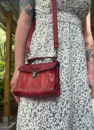 Sac à bandoulière vintage cuir rouge bohème, merk: Vintage Dressing, staat: Heel goed, € 12,00, € 13,30 inclusief Kopersbescherming Pro