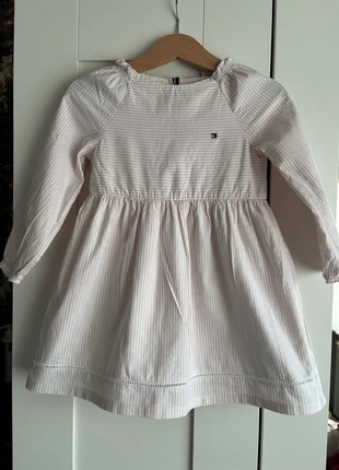 Tommy Hilfiger kleedje, merk: Tommy Hilfiger, staat: Heel goed, maat: 24-36 maanden / 92 cm, € 15,00, € 16,45 inclusief Kopersbescherming
