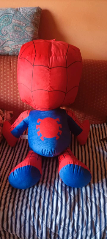 peluches spiderman