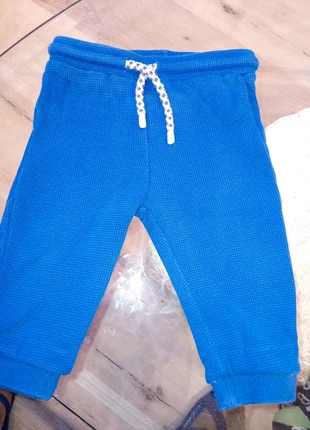 Pantalon maille gaufré 12 mois , marca: Kiabi, estado: Bueno, tamaño: 12-18 meses / 80 cm, 3,00 €, 3,85 € Protección al comprador incluida