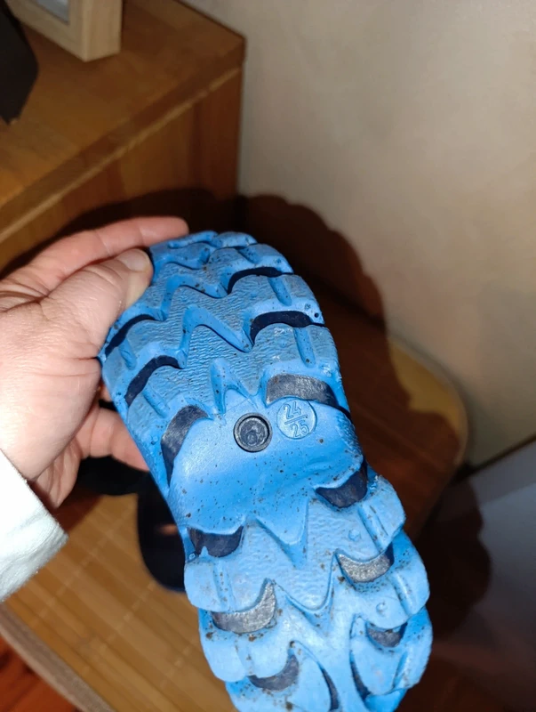 Bottes chaudes outdoor et étanches enfant taille 24/25 en excellent état - photo numéro 6